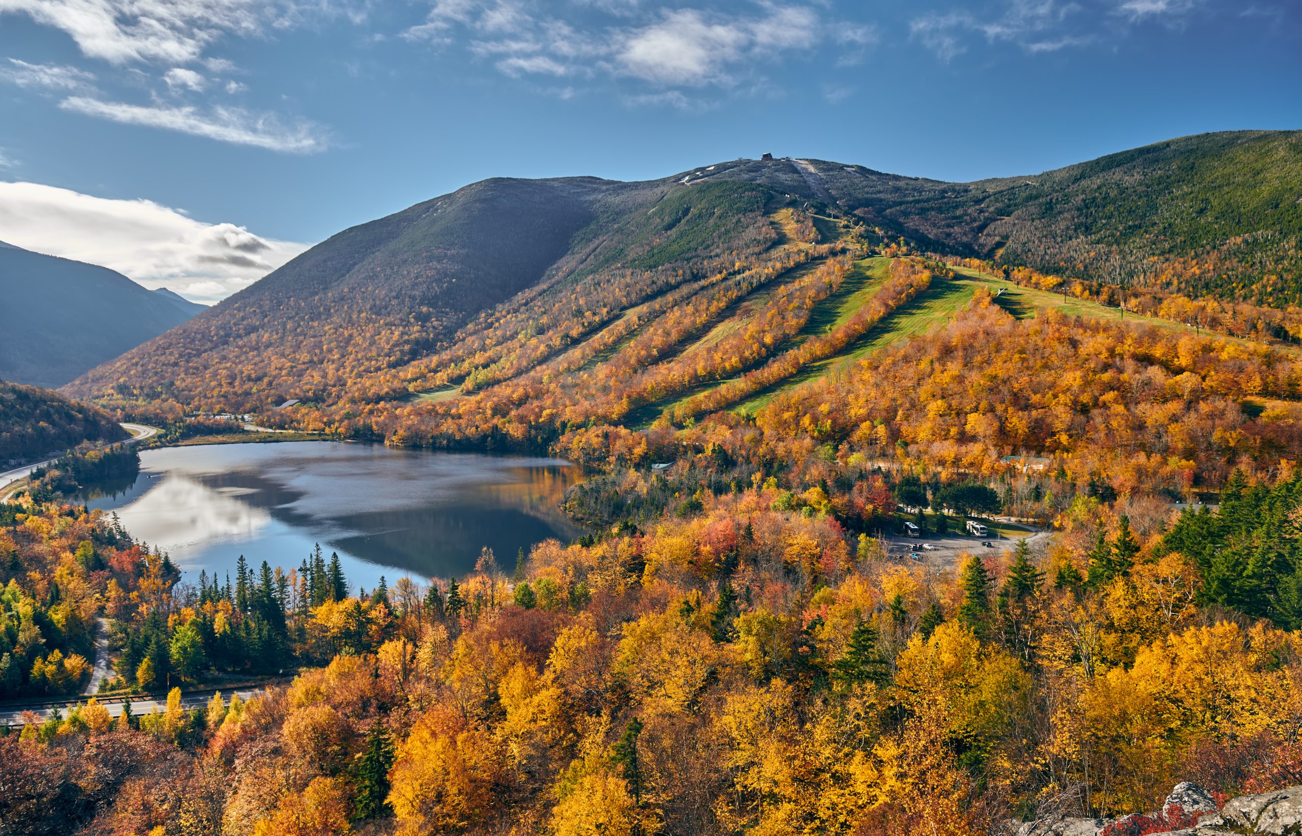 View of Echo Lake from Artist's Bluff in autumn Franconia Notch State Park